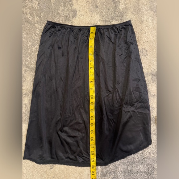 Women’s 90’s Black Vassarette Slip - Picture 6 of 6